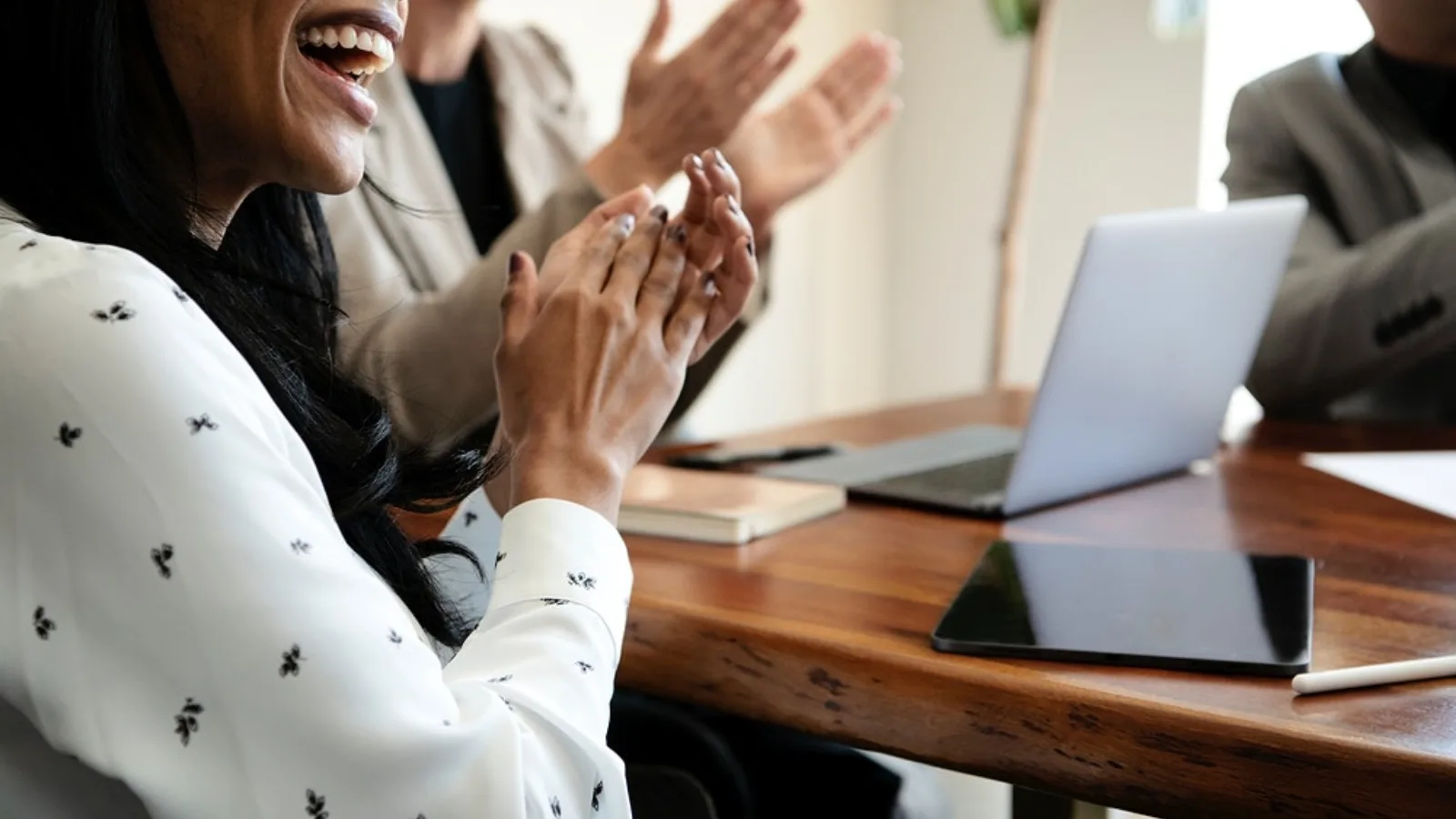 Como motivar sua equipe de corretores a vender mais